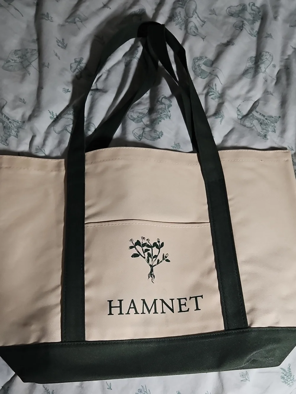 Hamnet Canvas Tote Bag in Cream and Dark Green